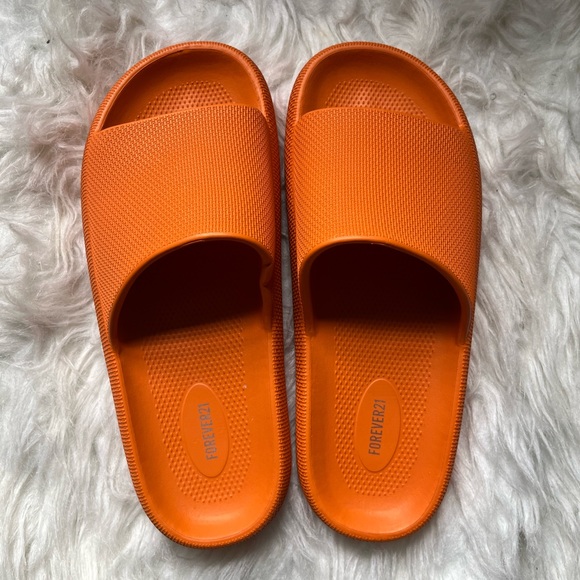Forever 21 | Textured Almond-Toe Slides - Picture 7 of 12